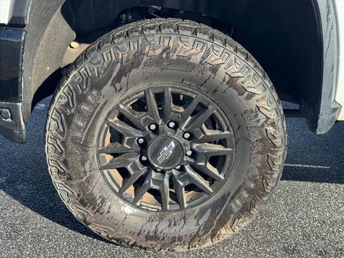 Used 2024 Chevrolet Silverado 2500 ZR2 w/ LPO, Dark Essentials Package image 9