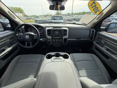 Used 2017 RAM 1500 Classic SLT AWD/4WD image 12