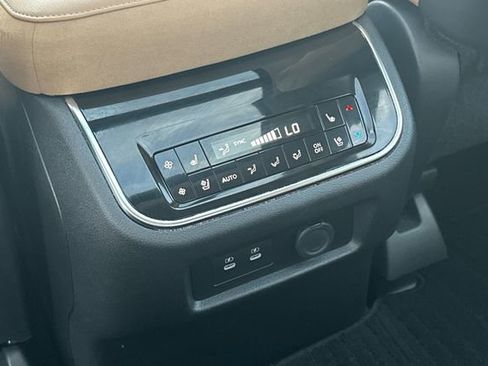 Used 2025 INFINITI QX80 Sensory image 15