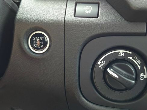 Used 2025 Nissan Frontier PRO-4X AWD/4WD image 31