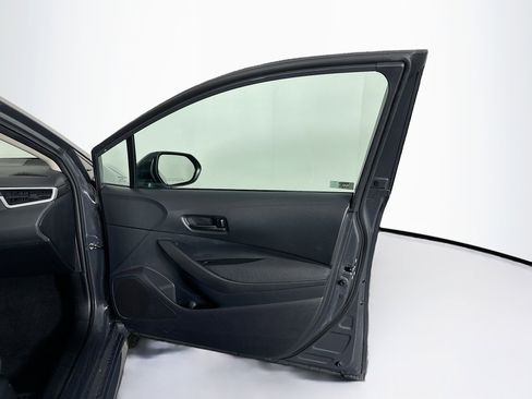 Used 2025 Toyota Corolla LE image 30