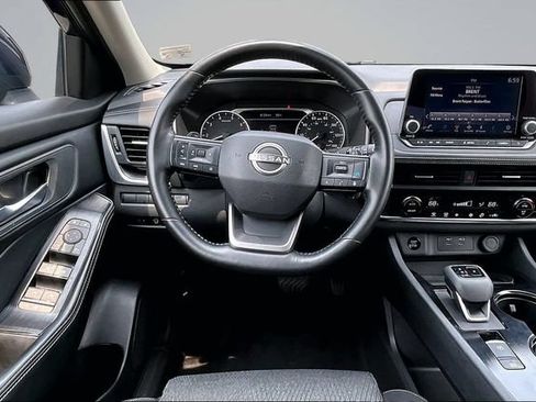 Used 2025 Nissan Rogue SV AWD/4WD image 8