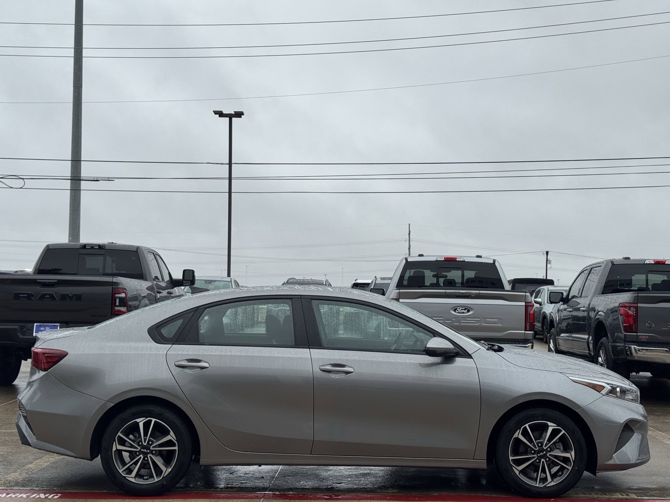 Used 2023 Kia Forte LXS w/ LXS Technology Package FWD image 3