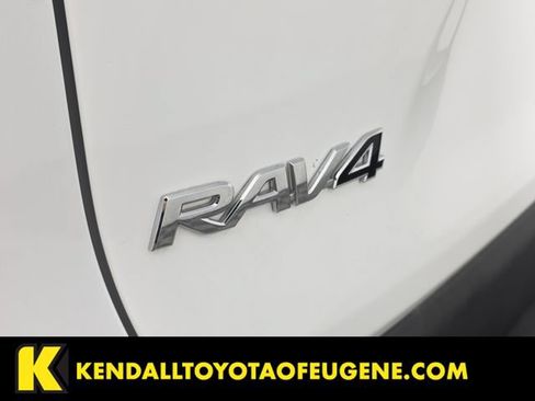 Used 2025 Toyota RAV4 XLE AWD/4WD image 11
