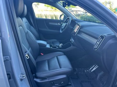 Certified 2025 Volvo XC40 B5 Plus AWD/4WD image 15