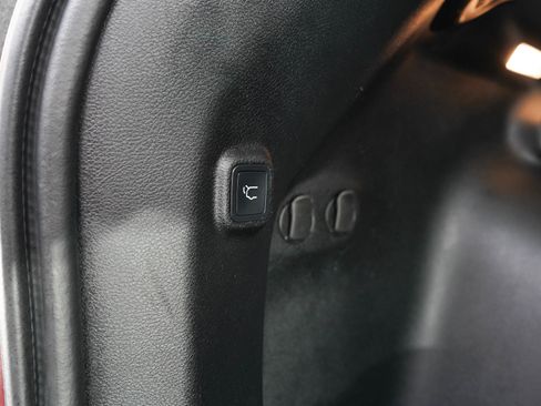 Used 2019 Jeep Cherokee Limited AWD/4WD image 11
