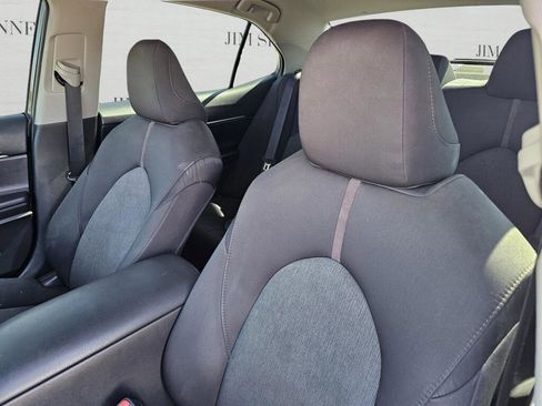 Used 2020 Toyota Camry LE image 17