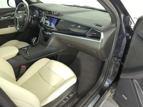 Used 2024 Cadillac XT6 Sport w/ Technology Package AWD/4WD image 39