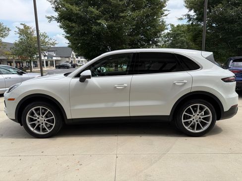 Used 2023 Porsche Cayenne AWD/4WD image 6