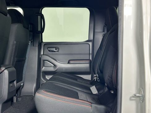 Used 2025 Nissan Frontier PRO-4X image 17