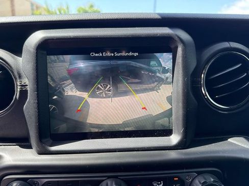 Used 2020 Jeep Wrangler Unlimited Sahara AWD/4WD image 26