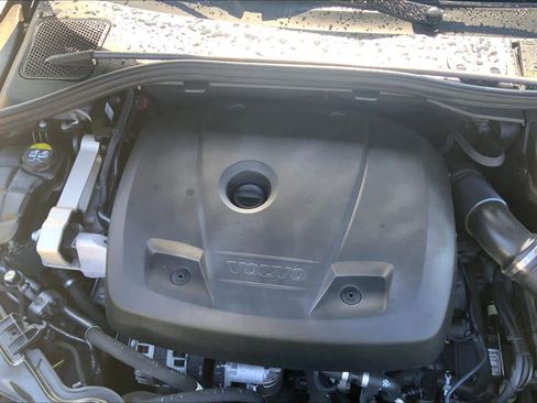 Used 2017 Volvo V60 T5 Platinum w/ Climate Package image 31