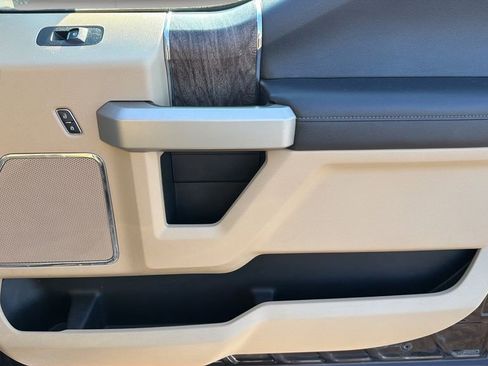 Used 2018 Ford F250 Lariat w/ Lariat Ultimate Package AWD/4WD image 12