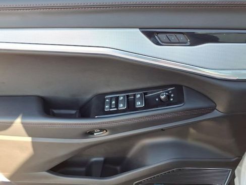 Used 2024 Jeep Wagoneer Launch Edition AWD/4WD image 9