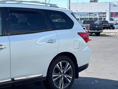 Used 2018 Nissan Pathfinder Platinum AWD/4WD image 7