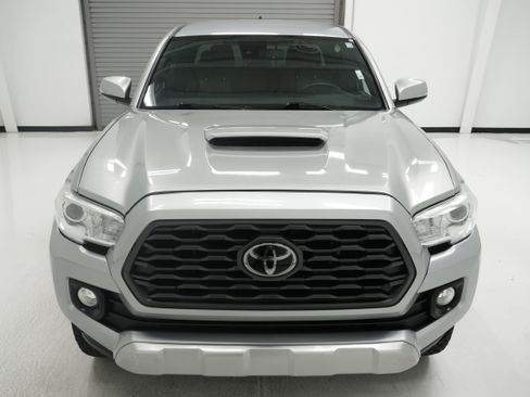 Used 2021 Toyota Tacoma TRD Sport RWD image 2