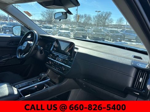 Used 2024 Nissan Pathfinder SV image 7