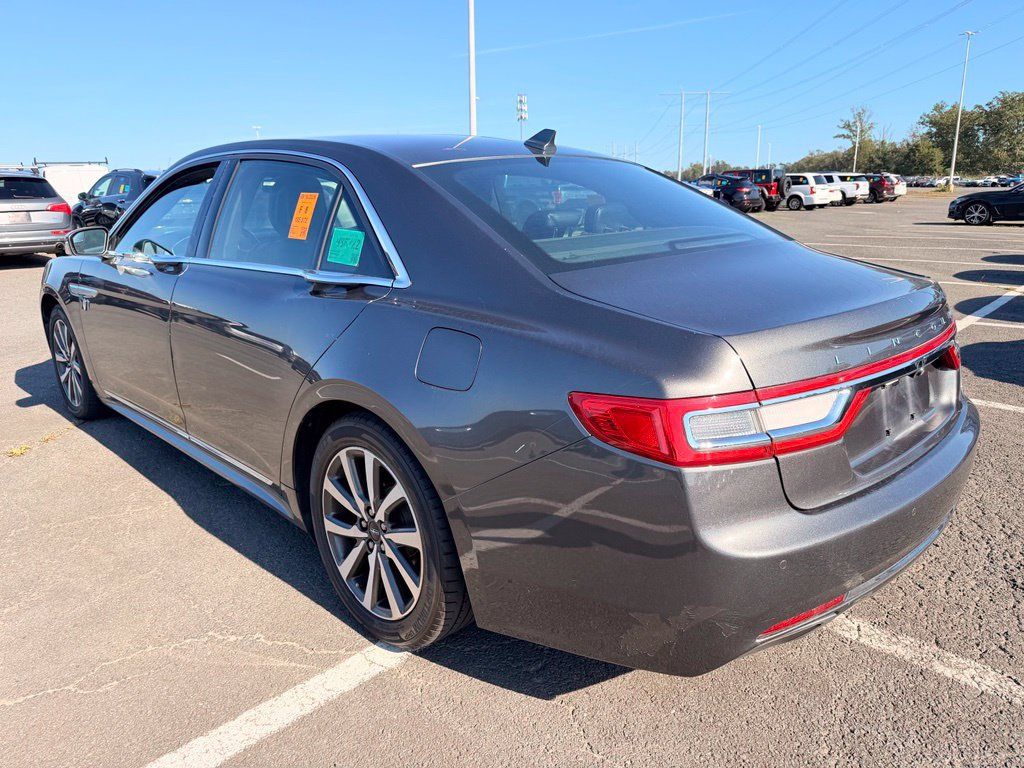 Used 2018 Lincoln Continental Premiere AWD/4WD image 3