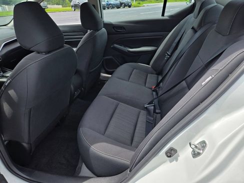 Used 2025 Nissan Altima 2.5 SV FWD image 10