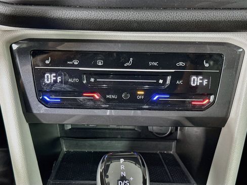 Used 2024 Volkswagen Tiguan SE FWD image 22
