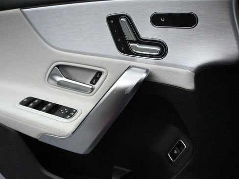 Used 2022 Mercedes-Benz A 220 4MATIC image 8