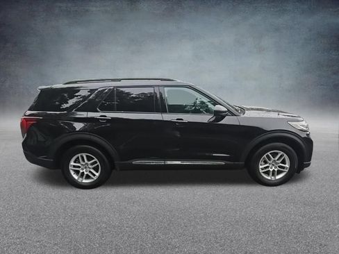 Used 2025 Ford Explorer Active AWD/4WD image 9