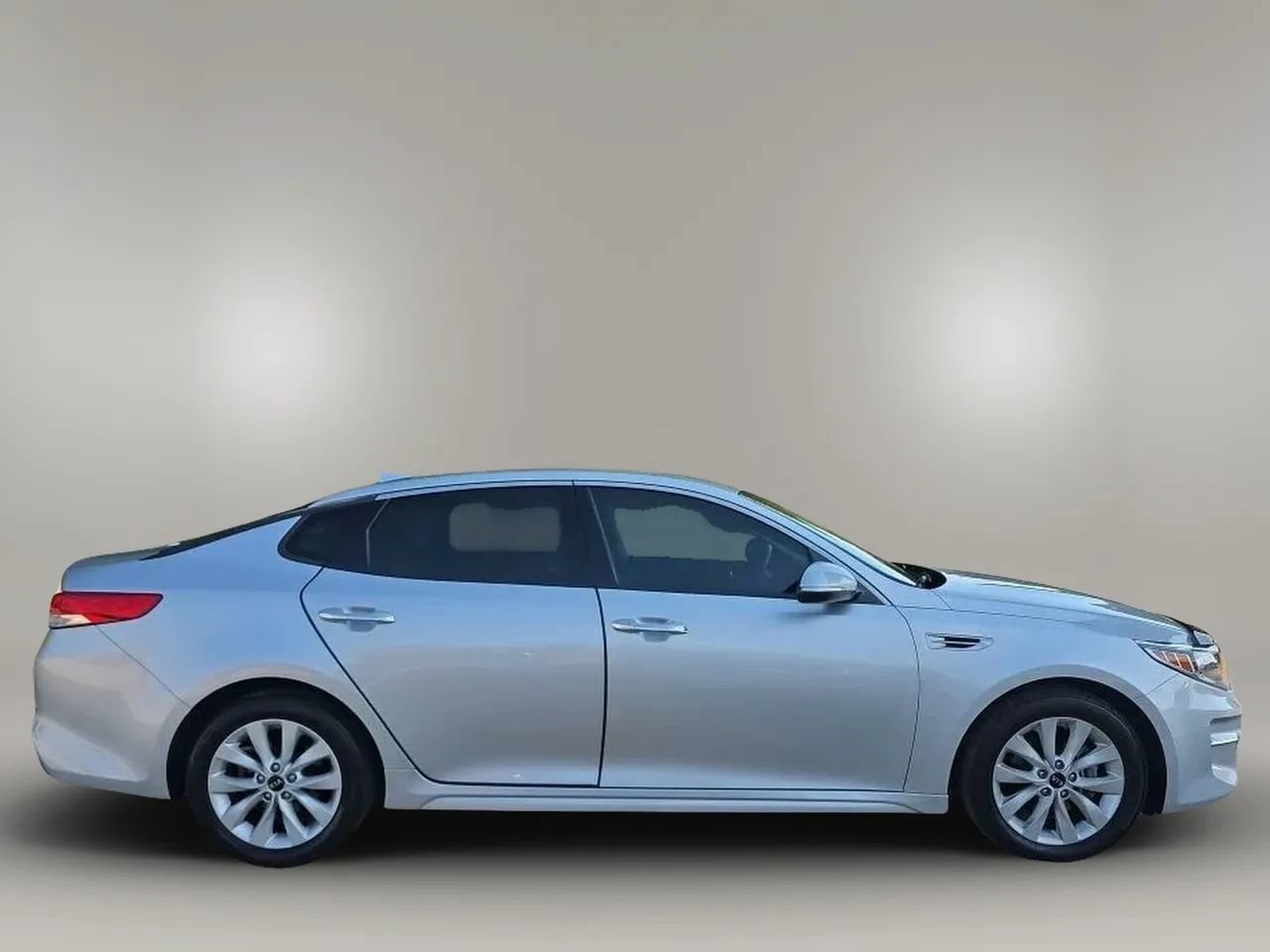 Used 2018 Kia Optima EX FWD image 9