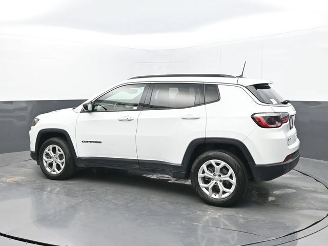 Used 2024 Jeep Compass Latitude AWD/4WD image 3