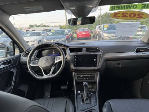 Used 2023 Volkswagen Tiguan SE FWD image 21