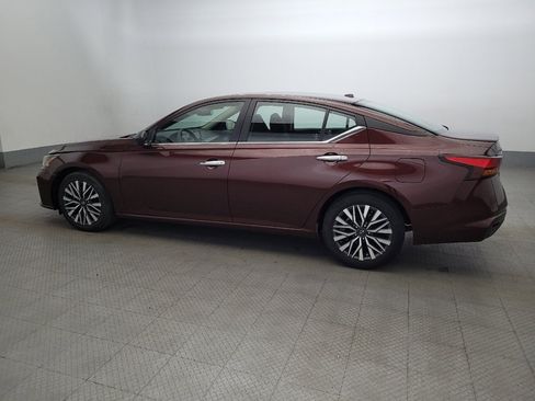 Used 2024 Nissan Altima 2.5 SV image 3