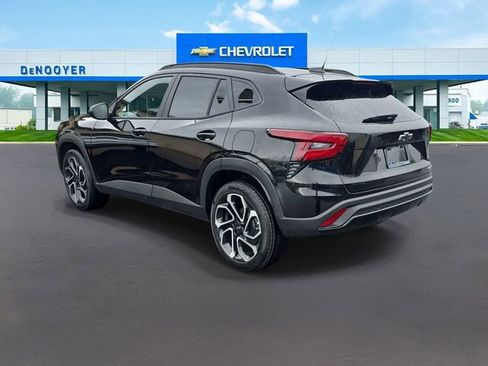 New 2026 Chevrolet Trax RS w/ Sunroof Package FWD image 8