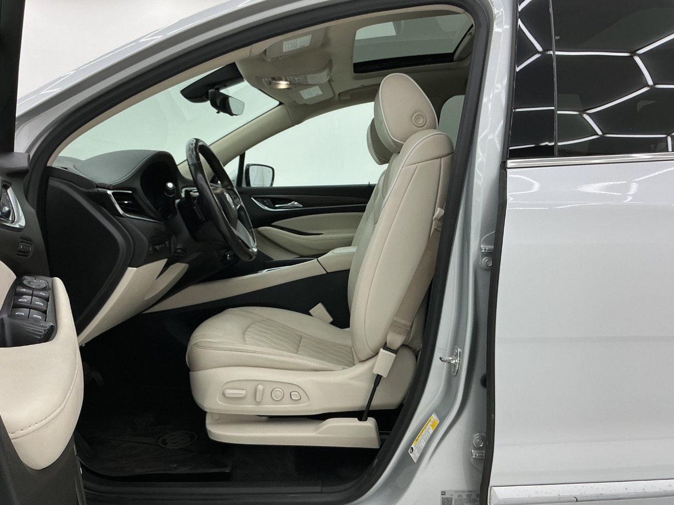 Used 2022 Buick Enclave Avenir w/ Trailering Package, 5000 lbs. AWD/4WD image 14
