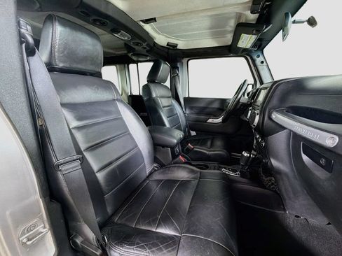 Used 2012 Jeep Wrangler Unlimited Sahara w/ Connectivity Group AWD/4WD image 26