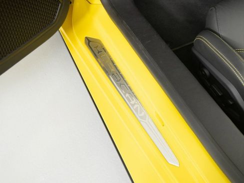 Used 2022 Lamborghini Huracan EVO image 14