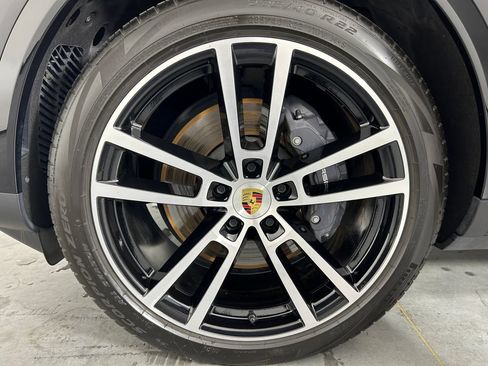 Certified 2024 Porsche Cayenne Coupe AWD/4WD image 11