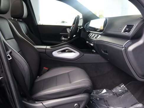 Used 2025 Mercedes-Benz GLS 450 4MATIC w/ AMG Line Exterior image 33