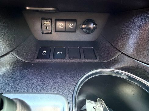 Used 2018 Toyota Highlander Limited FWD image 29