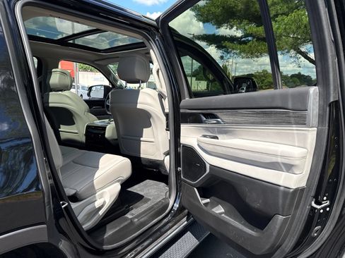 Used 2022 Jeep Wagoneer Series II w/ Premium Group I AWD/4WD image 47