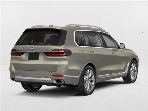 New 2026 BMW X7 M60i image 2