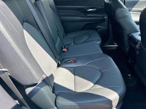 Used 2024 Toyota Grand Highlander AWD image 23