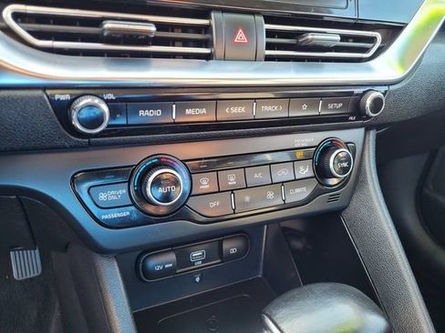 Used 2020 Kia Niro EX FWD image 16