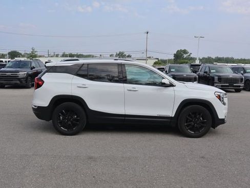Used 2023 GMC Terrain SLT AWD/4WD image 9