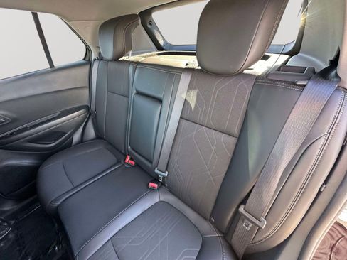 Certified 2022 Chevrolet Trax LT w/ LT Convenience Package image 32