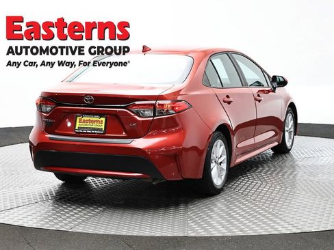 Used 2020 Toyota Corolla LE w/ LE Premium Package image 5