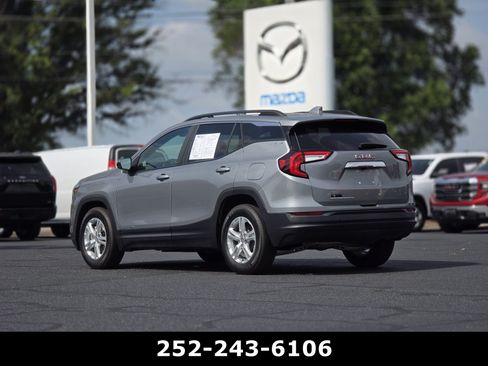 Used 2024 GMC Terrain SLE w/ Driver Convenience Package FWD image 5