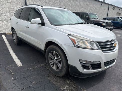 Used 2017 Chevrolet Traverse LT AWD/4WD image 3
