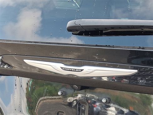 Used 2022 Chrysler Voyager LX image 29