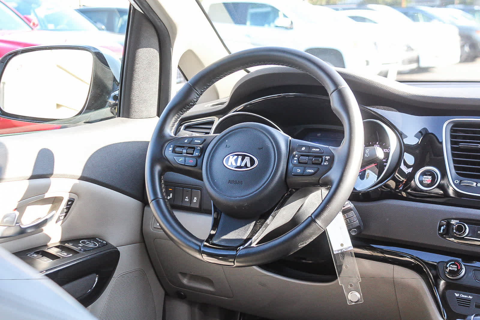 Used 2015 Kia Sedona SX FWD image 19