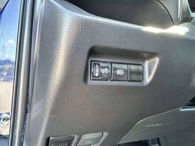 Used 2025 Toyota RAV4 XLE FWD image 22