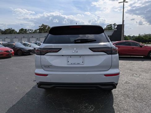 New 2026 Mitsubishi Outlander ES FWD image 4
